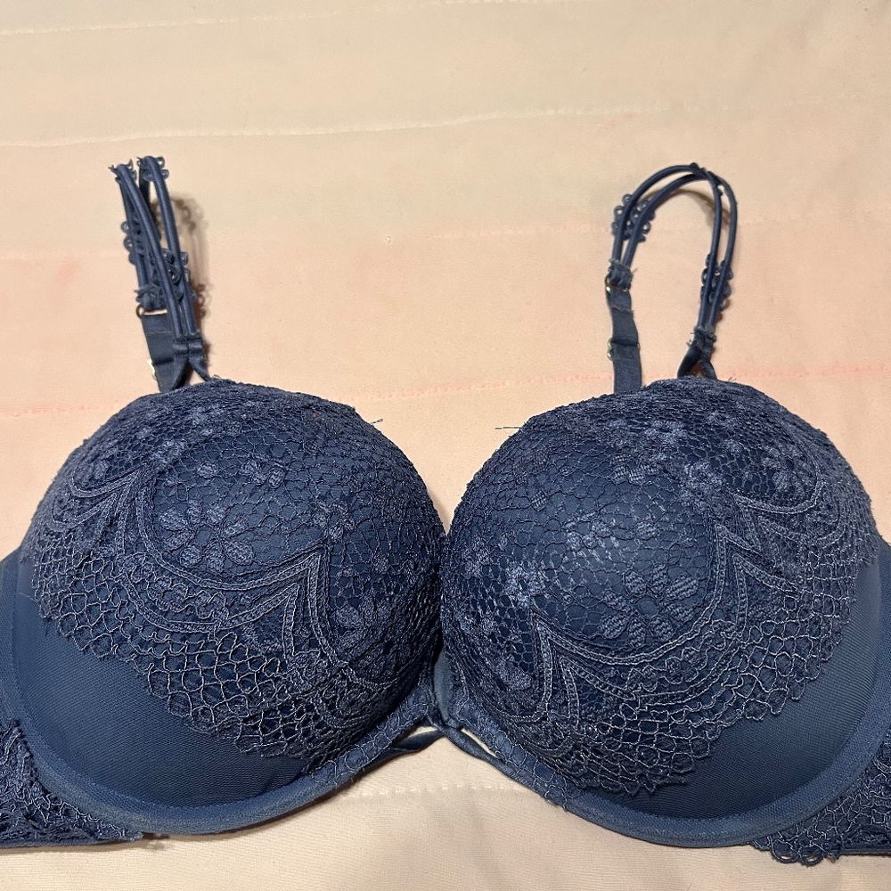 Victoria's Secret Bombshell Plunge Blue Lace 38C Back Closure Push Up Bra